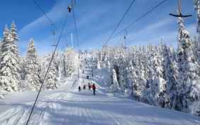 Das Skigebiet Valdres mit 11 Abfahrten und 180 km Loipen liegt gleich nebenan.